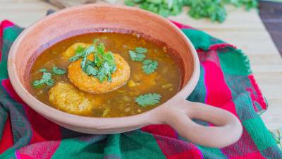 El Sabor y Color Maggi es ideal para dar color a sus platillos con un toque de cúrcuma.