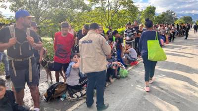 Cientos de migrantes procedentes de Honduras y otros países fueron retenidos por las autoridades migratorias guatemaltecas.