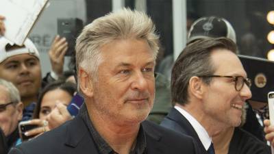 Alec Baldwin mata accidentalmente a una mujer durante un rodaje