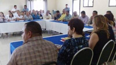 Las fuerzas vivas de la ciudad de Comayagua se reunieron para organizar el operativo de limpieza que se desarrollará para combatir el zancudo transmisor del zika, chicungunya y el dengue.