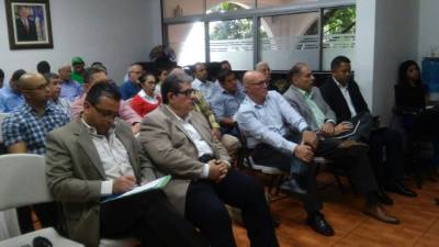 Funcionarios en la presentación de ayer.