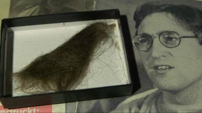 El mechón fue cortado con tijeras en 1966 durante la preparación para una película.