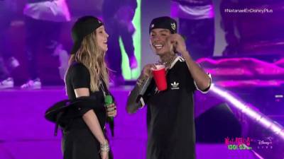 Belinda y Natanael Cano durante su show el pasado viernes. El concierto fue transmitido por Disney Plus.