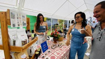 Mujeres que integran la Asociación de Mujeres en Café expusieron sus productos en la expo-feria que se realizó en el marco del foro para abordar temas relevantes sobre el rubro.