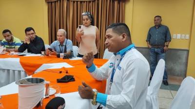 En el conversatorio participaron comunicadores sociales de Santa Rosa de Copán y autoridades policiales, así como ejecutivos de organizaciones de Derechos Humanos.