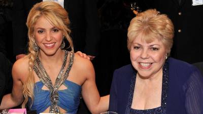 La cantante colombiana Shakira y su madre Nadia Ripoll en una foto de archivo.