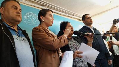 Diputados del Partido Salvador de Honduras en conferencia de prensa.