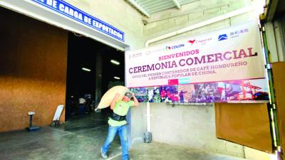 Ayer cargaron los contenedores con el café para mandarlos a China.