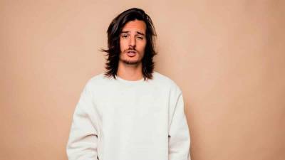 “Es una carta de amor a una Venezuela<b> </b>que permanece en la memoria de todo aquel que emigró. Elena Rose, Danny Ocean y Jerry Di, unidos por una amistad genuina, emprenden un viaje sentimental a su infancia en Caracas, evocando una profunda conexión con su tierra natal”, destaca el comunicado.