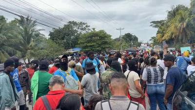 Los garífunas de diferentes comunidades del litoral atlántico aseguraron que se mantendrán en la protesta hasta lograr la libertad definitiva de sus compañeros.