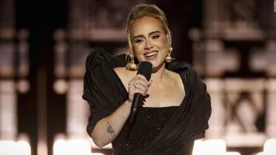 La cantante británica Adele ha causado furor con su nuevo trabajo musical.