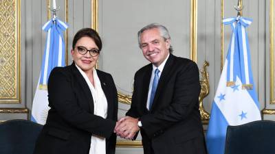 Xiomara Castro y Alberto Fernández, presidentes de Honduras y Argentina.