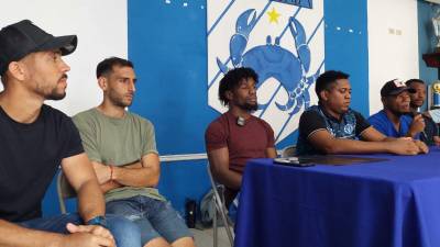 Marcelo Espinal, Fabricio Silva, ‘Machuca’ Ramírez, Maiy Card,<b> </b>Luis Hurtado y José Velásquez Colón en conferencia.