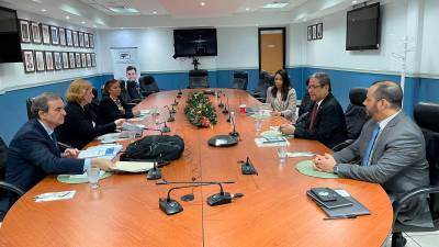 <b><span class=mln_uppercase_mln>Visita.</span></b> Representantes del FMI con ejecutivos del Cohep.