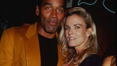 La muerte de Orenthal James Simpson deja un recuerdo dividido entre el de la estrella del fútbol americano que lo llevó a ser una leyenda del Salón de la Fama, y el del hombre del ‘juicio del siglo’ por el asesinato de su ex esposa, Nicole Brown Simpson, y su amigo, Ron Goldman, en el que salió absuelto en 1995.