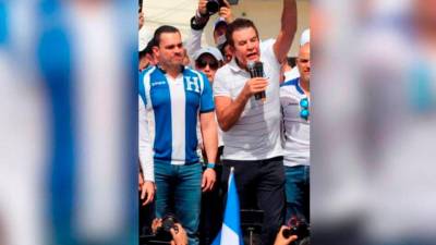 Salvador Nasralla y Tomás Zambrano en la marcha del BOC.