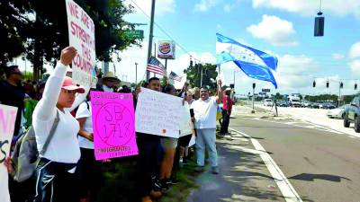 Los hondureños no tuvieron miedo y protagonizaron una protesta pacífica en el sur de Florida, EEUU.