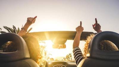 Para gran parte de la población, conducir con música es importante para su bienestar, por lo tanto, es bueno tener en cuenta ciertos patrones para tener un viaje seguro y cómodo.