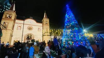 La plaza central del pintoresco municipio de Dulce Nombre de Copán lució colmada de personas que disfrutaron de un convivio organizado por la alcaldía municipal.