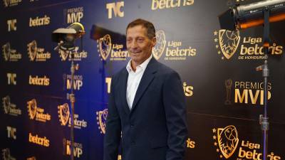 Pedro Troglio en la gala de los Premios MVP de la Liga Nacional de Honduras.