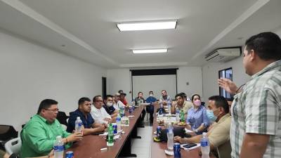 La reunión se realizó en las instalaciones de la Policía Municipal en la 20 calle del barrio Las Palmas.