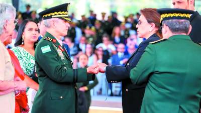 <b>El general Roosevelt Hernández fue nombrado por la presidenta Xiomara Castro como jefe de las FF AA en diciembre de 2023.</b>