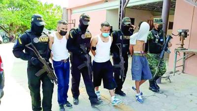 En Tegucigalpa en las colonias Betania y El Pedregal, agentes de la FNAMP detuvieron a supuestos miembros de organizaciones criminales también a la vez desmantelaron centros de distribución de drogas en otras ciudades.