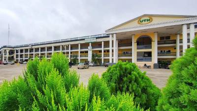 Actualmente UTH cuenta con 12 campus a nivel nacional, siendo el de San Pedro Sula el centro principal. Su comunidad estudiantil supera los 25,000 estudiantes.