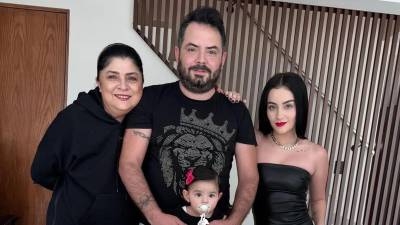 La mamá de José Eduardo Derbez, Victoria Ruffo, fue cuestionada por la prensa sobre la presunta separación del actor.