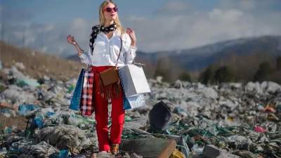 La moda es un tema controversial, sobre todo en cuanto a vestimenta se refiere. Las modas se imponen por razones comerciales.