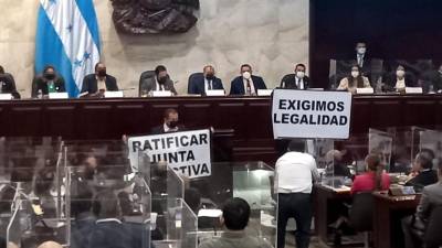 Diputados nacionalistas se manifestaron para legalizar la junta directiva de Luis Redondo.