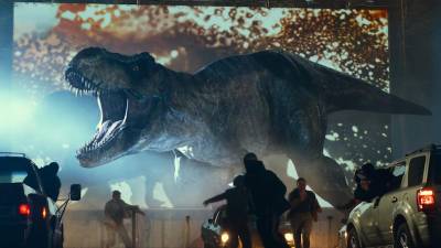 La trama se sitúa cuatro años después de la destrucción de Isla Nublar y promete nuevos dinosaurios, efectos visuales y escenas de acción.