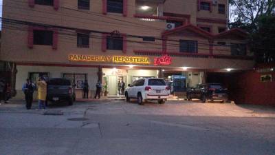 La esposa del narco hondureño Magdaleno Meza fue acribillada a balazos dentro de la panadería Extra en el barrio Río de Piedras de San Pedro Sula.