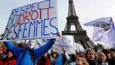 Imagen de una concentración a favor del derecho al aborto, en París. ARCHIVO
