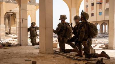 El Ejército israelí anunció que sus tropas abandonaron el costado oriental de Jan Yunis, sur de la Franja de Gaza, así como partes de la zona central de Deir al Balah, poniendo fin a 22 días de ofensiva militar. EFE/ Ejército Israelí.