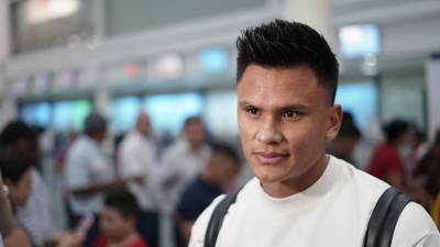 Denil Maldonado atendió a los medios de comunicación antes de integrarse a la concentración de la Seleccion de Honduras.