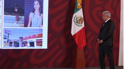 Los padres de Debanhi Escobar, hallada muerta en México tras pasar 12 días desaparecida, se reunieron este viernes con el presidente Andrés Manuel López Obrador, quien les prometió justicia luego de conocerse una autopsia privada que indica que la joven fue violada y asesinada.