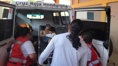 El trabajador de una cohetería artesanal sufrió lesiones graves al explotarle material para hacer cohetes en Nueva Arcadia, Copán.