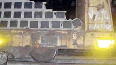 Fotografía tomada de El Sol de Hidalgo, de las vigas de concreto sobre las que viajaba el hondureño.