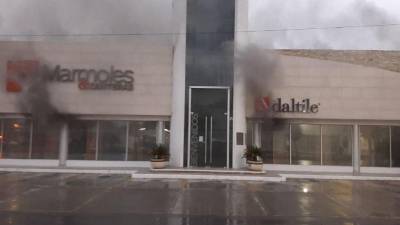 Saqueos, incendios y tiroteos ponen en alerta a las autoridades de Nuevo Laredo, México.