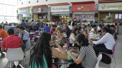 Altara cuenta con una variedad de opciones en el Food Court. Foto: Cristina Santos.