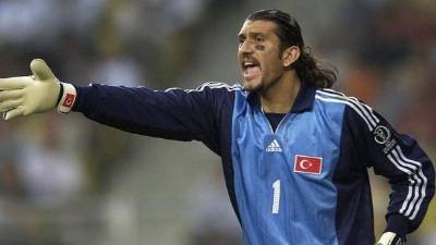 El exportero del Barça Rustu Reçber parece haber pasado las peores horas tras contraer el coronavirus hace unos días.