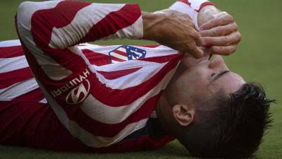 Morata salió cojeando, pero pudo abandonar el terreno de juego por su propio pie.