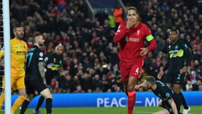 Liverpool cae ante Inter, pero avanza a cuartos de final de Champions League.