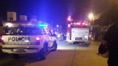 Bomberos intentaron rescatar a la familia. Foto Nuevo Diario.