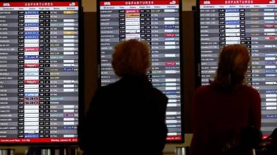 Miles de personas están varadas en varios aeropuertos de Estados Unidos.