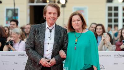 Natalia Figueroa, la pareja de Raphael, dijo que el artista ya se encuentra bien.