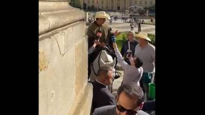 Alirio Barrera cuando llegaba al Congreso de Colombia.