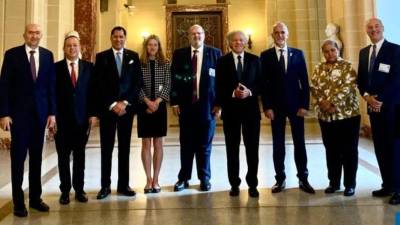 Los representantes de la misión de la Sociedad Interamericana de Prensa, SIP, encabezados por el presidente del organismo, Jorge Canahuati, durante su visita a Washington, junto al secretario general de la OEA, Luis Almagro.