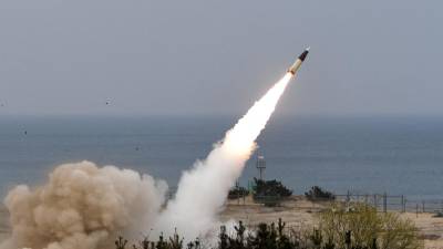 Corea del norte disparó un misil en el mar de Japón.
